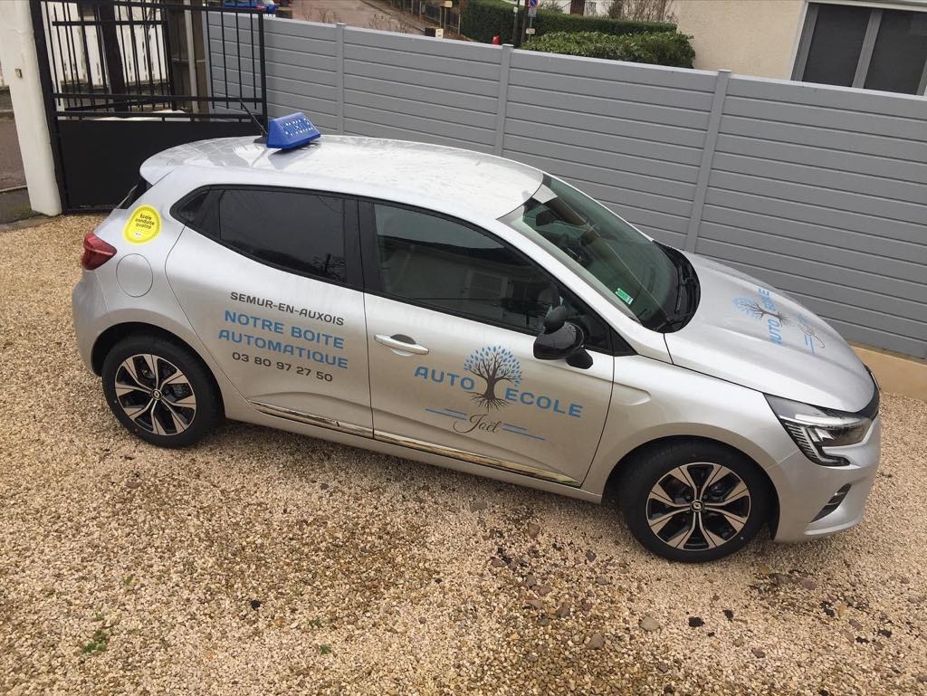 Voiture de l'Auto-École Joël